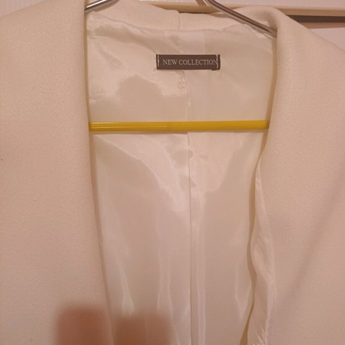 Cream coat new, one size, length 117 cm