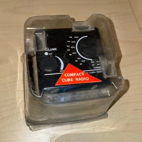 AM/FM Quartz Clock Radio new, compact cube