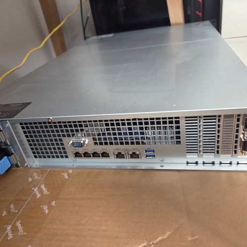 Synology RackStation RS3621xs+ NAS device like new, 8GB RAM
