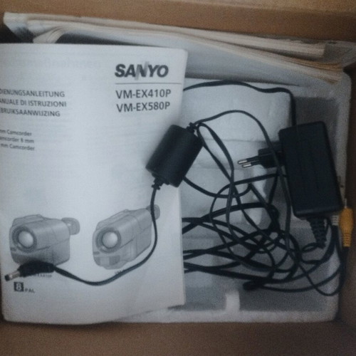 Video camera Sanyo like new, vintage with all accessories
