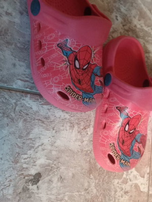 Παιδικά σαμπό Spiderman σαν καινούργιο, μέγεθος 26, κόκκινα