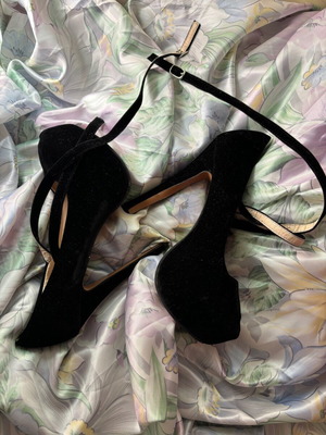 Velvet tied pumps new, size 38