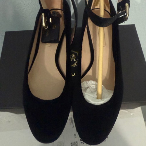 Massimo Dutti ballerinas new, size 37, black velvet with pearl heel
