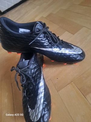 Футболни бутонки Nike като ново, черни, номер 42