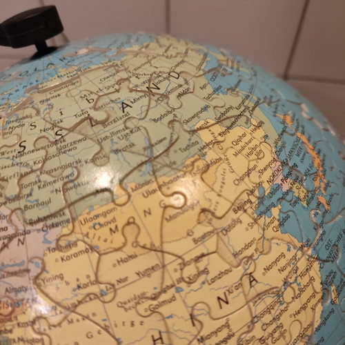 Ravensburger 3D globe puzzle, 20cm diameter, 540 pieces