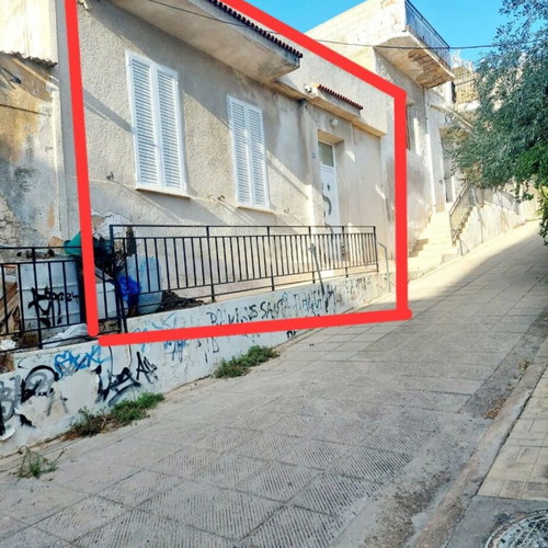 Detached ground floor house 96 sqm in Piraeus, Agia Sofia, with 3 bedrooms and storage