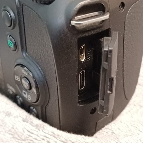 Panasonic Lumix FZ82D camera like new with Sandisc Extreme 64GB SDXC