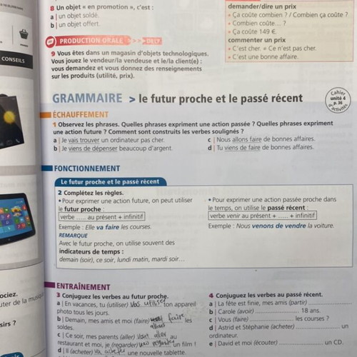 À la une A1 French books used, set of 2