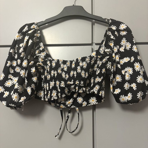 Floral Off-Shoulder Crop Top with Daisies, Small