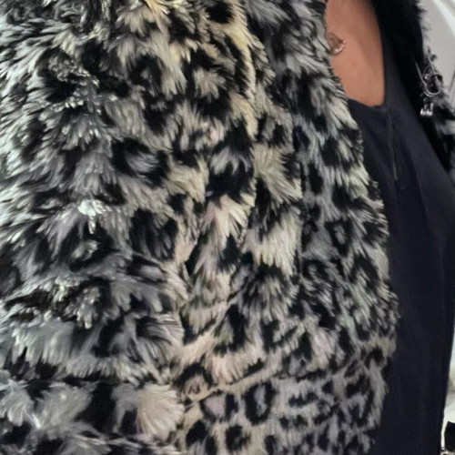 Fur jacket youth size like new, multicolor