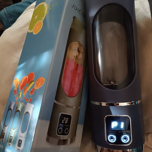 Handheld juicer unused, rechargeable with USB