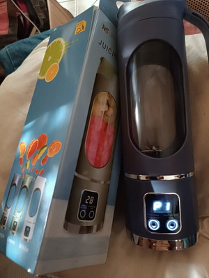 Handheld juicer unused, rechargeable with USB