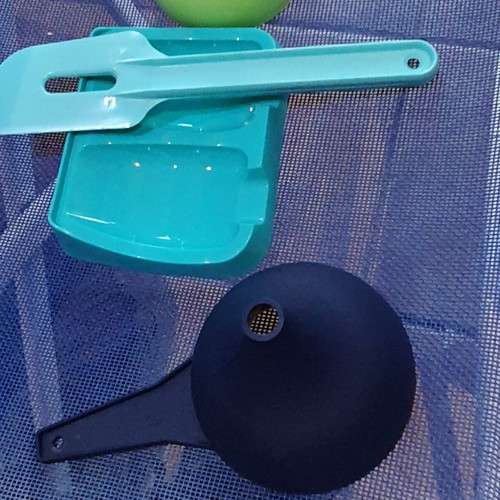 Tupperware kitchen helper set new, 3 pieces, mint and dark blue