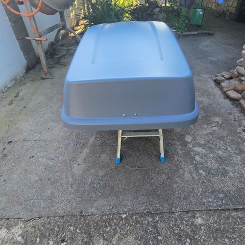 Car roof box with triple lock and two keys