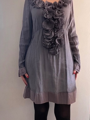 Cream dress like new, gray