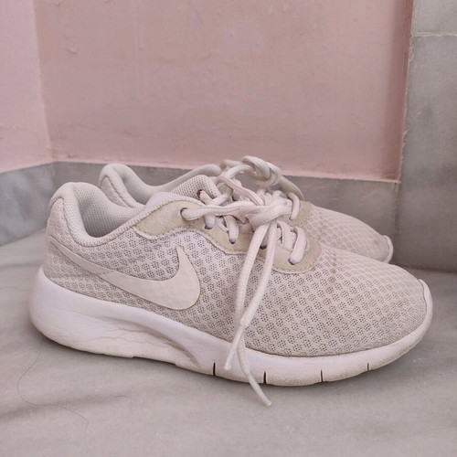 Nike athletic shoes used, pack of 3 pairs size 35.5