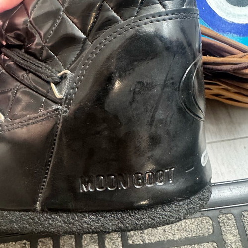 Moon boots worn once