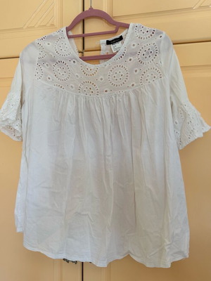 White blouse size M like new