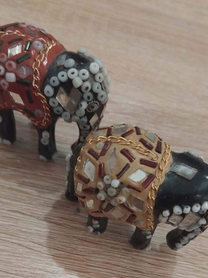 Decorative elephant figurines like new, set of 2 with mosaic