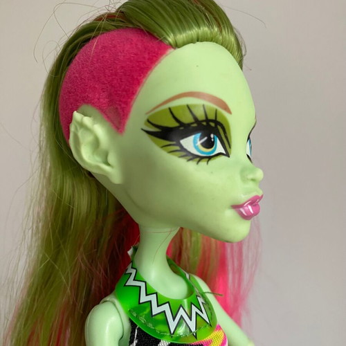 Monster High Venus McFlytrap doll 2012 Swim Class used