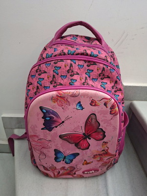 Must school backpack like new