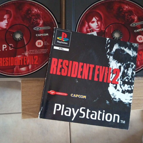 Resident Evil 2 PlayStation PS1 game used with cracked case