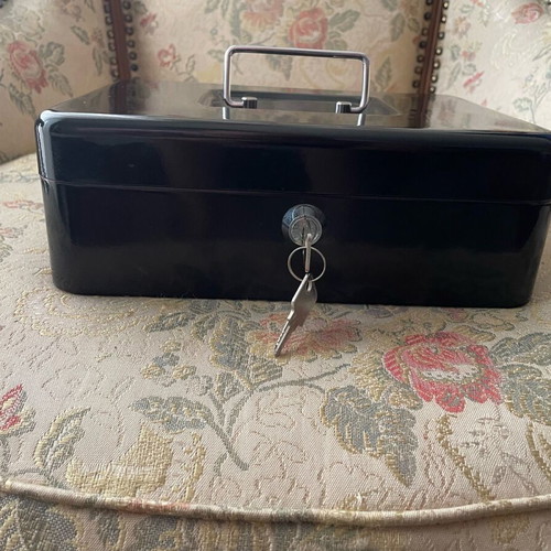 Metal coin box new, in excellent condition