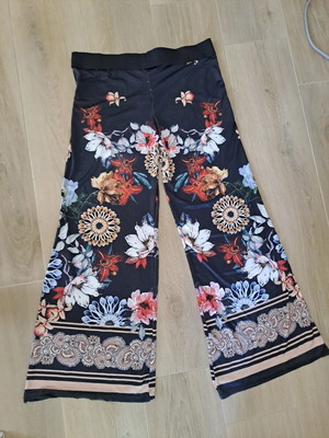 Boho floral pants like new, size L 40 12, multicolor