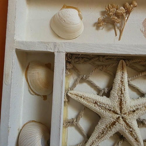 Decorative small frame with seashells like new