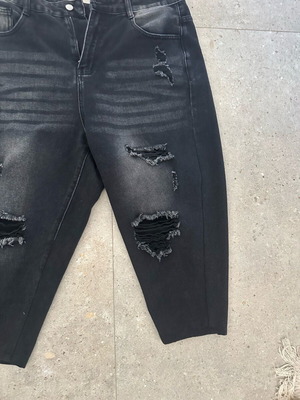 Τζιν μεταχειρισμένο oversized μαύρο μέγεθος M με κλειστό τελείωμα