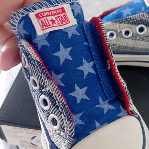 Converse baby shoes size 20 like new