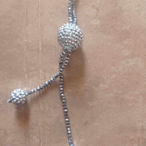 Pin necklace like new