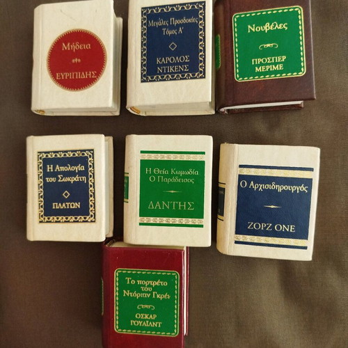 Deagostini 7 collectible miniature books used