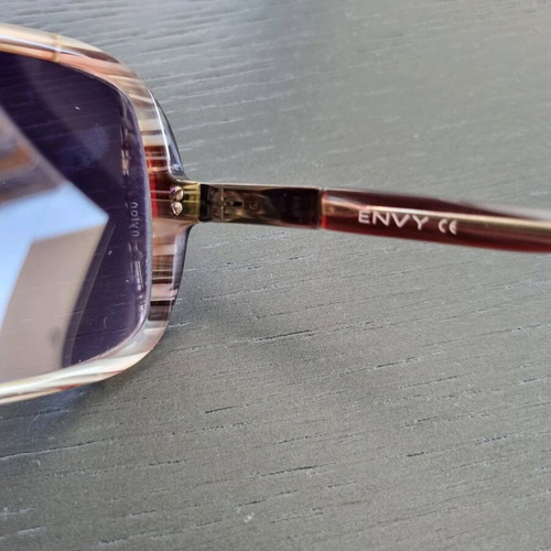 Envy sunglasses like new, burgundy and white