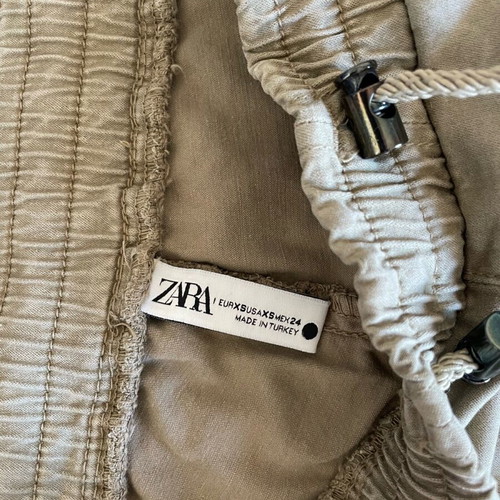 Khaki pants with elastic waist like new from ZARA
