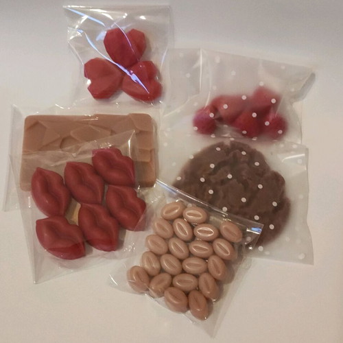 Discovery Box with Biscuit, Lips and Strawberries made to order