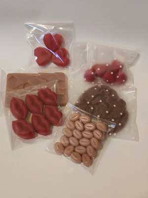 Discovery Box with Biscuit, Lips and Strawberries made to order
