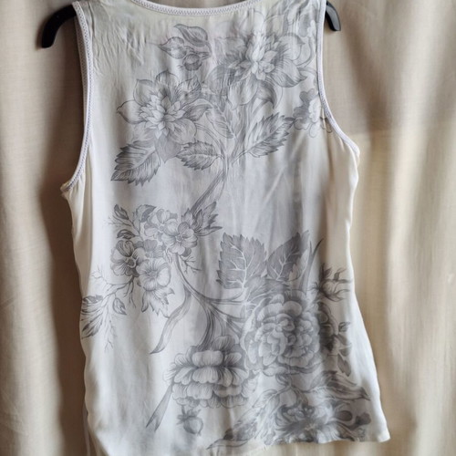 Karen Millen Large satin white black T-shirt with designs used
