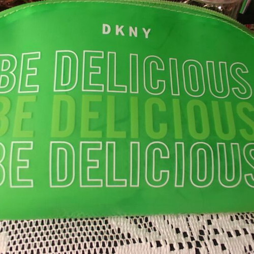 DKNY Be Delicious toiletry bag like new, waterproof, green