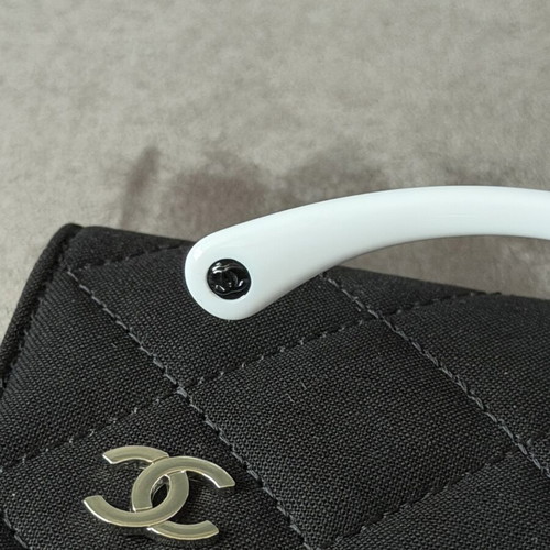 Chanel sunglasses new, black and white