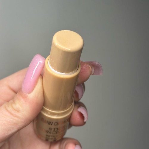 Concealer stick 6 unused