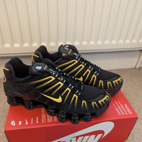 Nike Shox athletic shoes new, size 43, 44, black and yellow