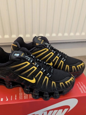 Nike Shox athletic shoes new, size 43, 44, black and yellow