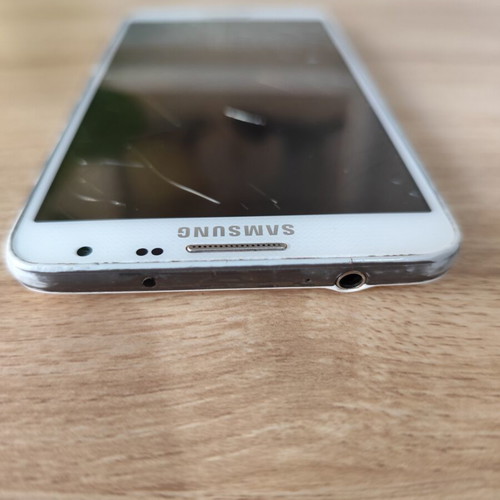 Samsung Galaxy Note 3 Neo used with cracked screen, white