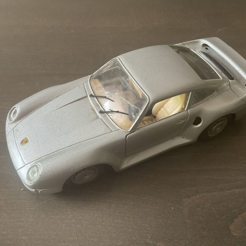 Burago metal toy car Porsche 959 M1:24 used with missing headlight and cracked glass