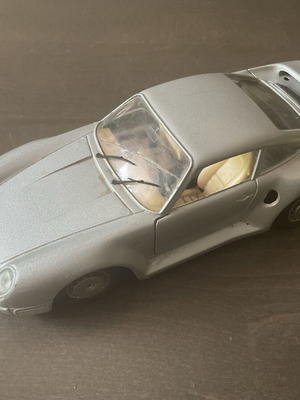 Burago метална количка Porsche 959 M1:24 употребявана с липсващ фар и спукано стъкло