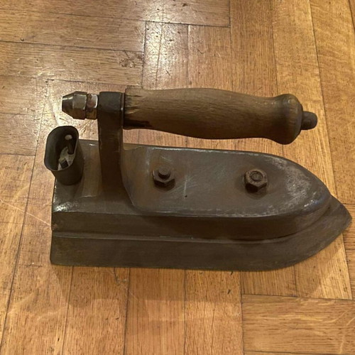 Sewing iron used, vintage from the 1960s