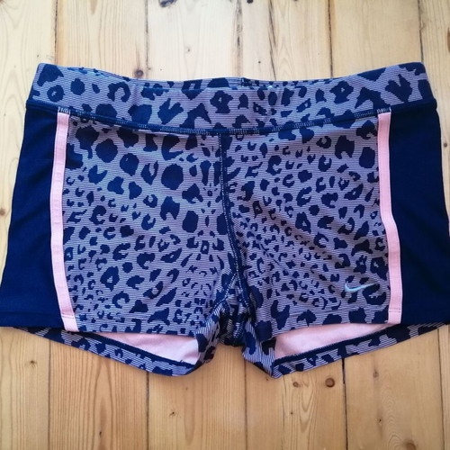 Nike Dri-FIT women's short leggings with leopard print, size S