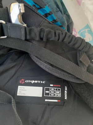 Kite surf σαν καινούργιο με μήκος 4,50 και πλάτος 1,50 μέτρα με αξεσουάρ