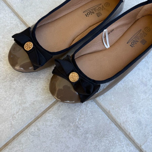 Vintage patent leather ballerinas like new, brown with black bow